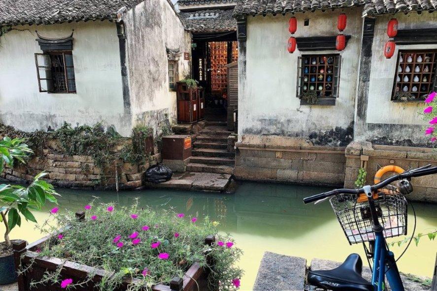 上海“穷人”，为什么不把房子卖了，去三线城市过“富人”生活？游戏画面